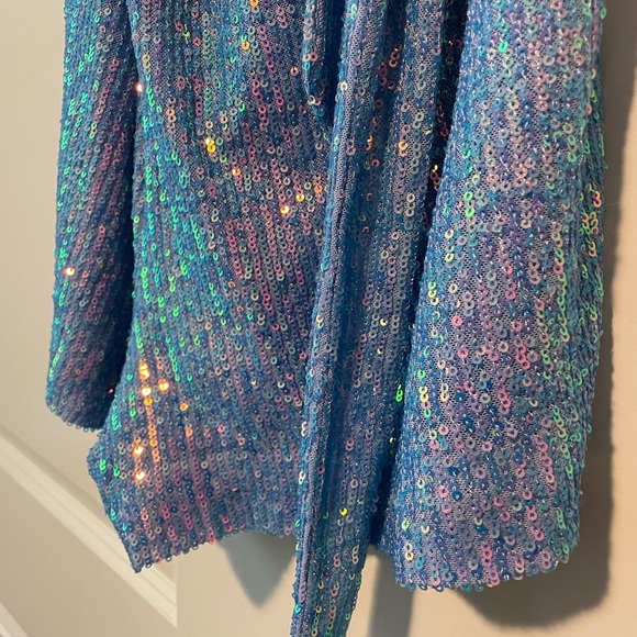 Likely Layne Romper Sz 4 in Iridescent Blue Sequin - Picture 4 of 9